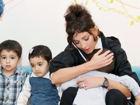 Birinci vitse-prezident körpələr evində - FOTOLAR