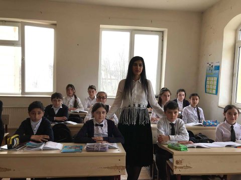 Dərs üçün hər gün Sumqayıtdan Qubaya gedən müəllim: “Atam məni  iş vaxtı bitənədək məktəbdə gözləyir”-SÖHBƏT   