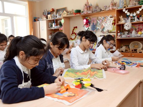 Azərbaycanda orta məktəblər sahibkarlıq fəaliyyəti ilə məşğul ola bilər