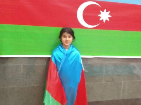 Şagirdimiz Azərbaycan bayrağının Ermənistandan sonra asılmasına etiraz etdi - FOTO