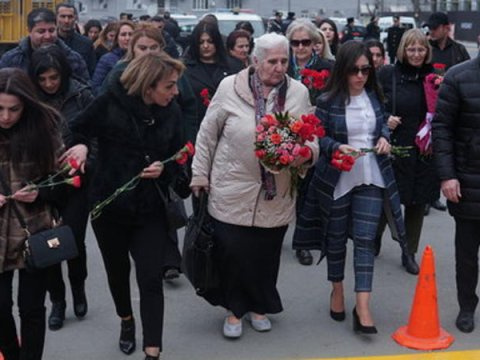 “Srebrenitsa anaları” ilə Xocalı qurbanlarının göz yaşı qohumluğu – Oxşar ağrı haqqında video  