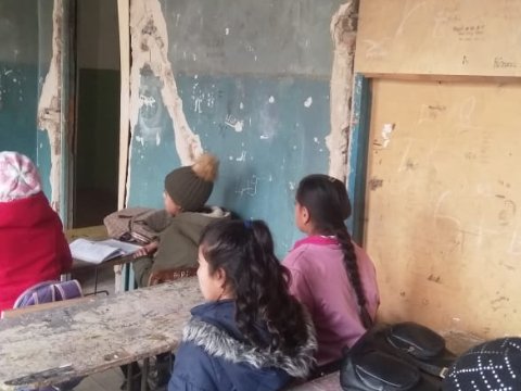 Tovuzda dağılmış MƏKTƏB:   “Şagirdlər yağış və qar altında dərs alırlar” + FOTOLAR