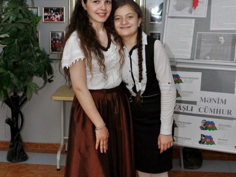 Məktəbdə dərs deyən arfaçı xanım: “Anam dedi, səndən müəllim olmaz” - VİDEO