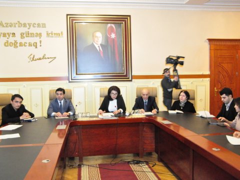 BDU-da “Elm günü”nə həsr olunmuş Dəyirmi masa 