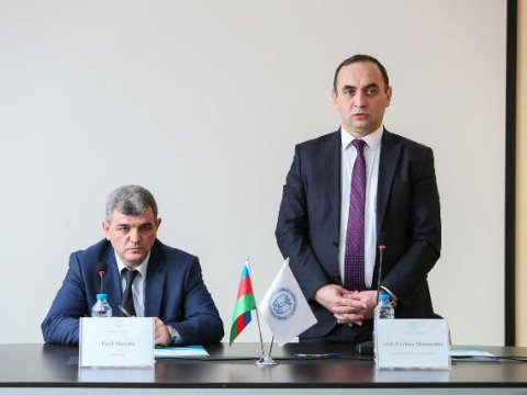Deputat tələbələrin suallarını cavablandırdı