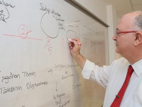 4 diplomlu 51 yaşlı təqaüdçü tələbə: “Qarşıda hələ oxumaq üçün illərim var”