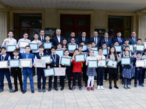 Beynəlxalq yarışdan qələbə ilə dönən şagirdlər mükafatlandırılıb