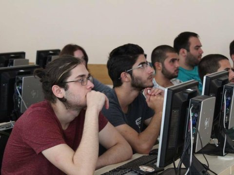 250 azərbaycanlı tələbənin oxuduğu universitet bağlandı