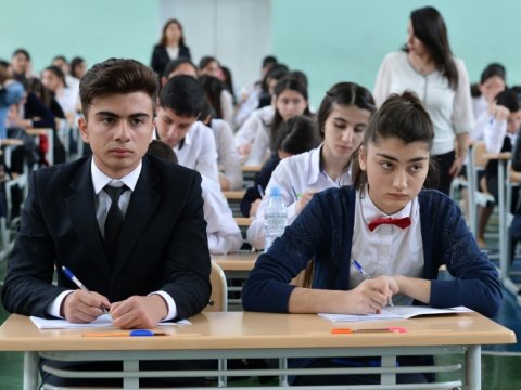 Bu gün 40 minə yaxın şagird buraxılış  imtahanı verəcək