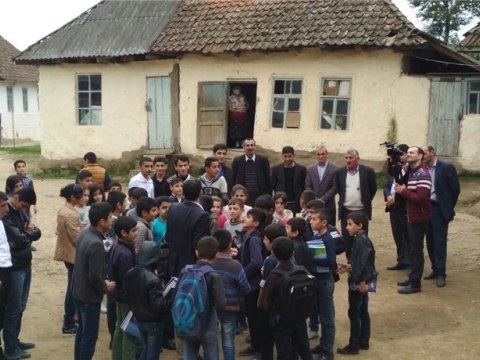 Ucqar yerlərdə çalışan təhsil işçilərinin  əmək haqlarına və vəzifə maaşlarına əlavələr olunacaq 