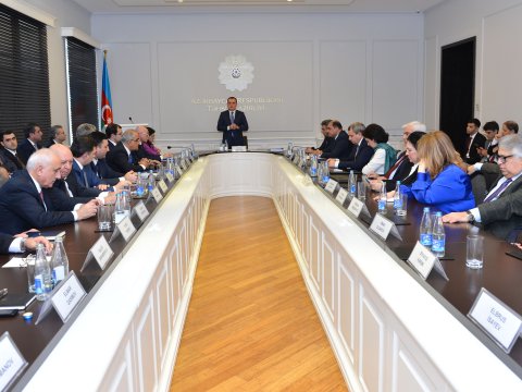 Təhsil naziri universitet rektorlarını  bir araya topladı   