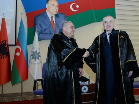 Prezidentə Dövlət İdarəçilik Akademiyasının fəxri doktoru adı verildi - FOTO
