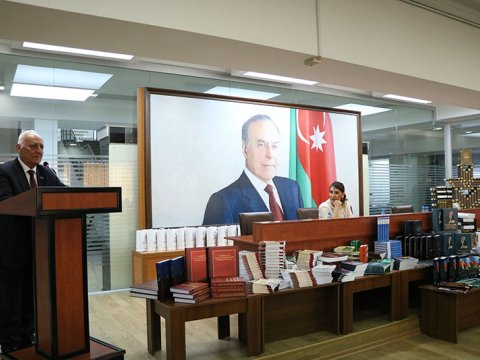 Akademik Yaqub Mahmudov Azərbaycan Universitetinin tələbələrinə ustad dərsi keçib - FOTO