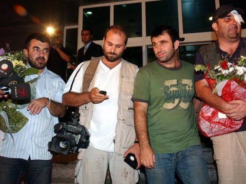 Universitetin bombalandığını görən müxbir: “Kamera olmasaydı, güllə gözümü deşəcəkdi”