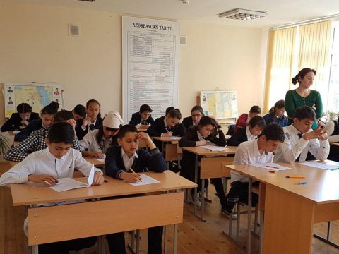 Deputatdan TƏKLİF: Siniflərdə şagirdlərin sayı 15-dən artıq olmasın