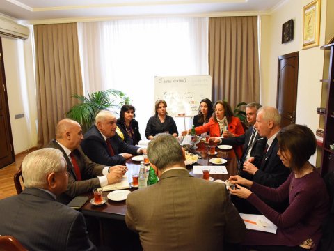 Kanada nümayəndələri Azərbaycan Dillər Universitetində müzakirə apardı