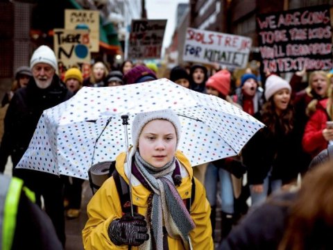 20 mindən artıq məktəbli küçələrə çıxdı