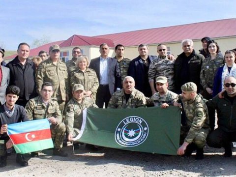 Elm Tarixi İnstitutunun  əməkdaşları təmas xəttindəki əsgərlərimizlə görüşüblər - FOTO