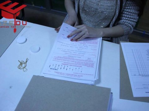 Abituriyentlərin diqqətinə! - İmtahan tapşırıqlarının yoxlanılmasını canlı  izləyin (VİDEO)