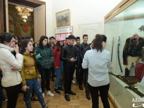 “Ölkəmizi tanıyaq” tur-aksiyasının iştirakçıları Tarix Muzeyində olublar