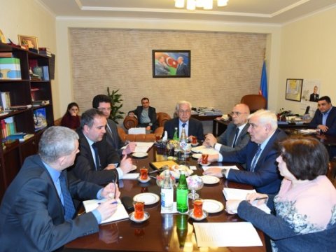 Rektor səfirlə görüşdü