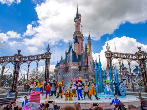 “Disneyland”də “silah səsləri” vahimə yaratdı