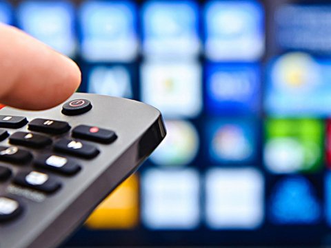 Tələbələrin TV narazılıqları – “Aparıcı efirdə “şpaqat” açmamalıdır”- SORĞU   