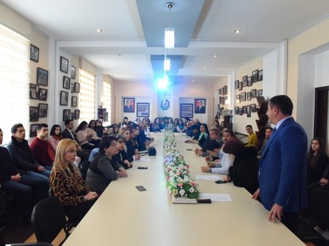 Universitetdə soyqırımı qurbanları anıldı