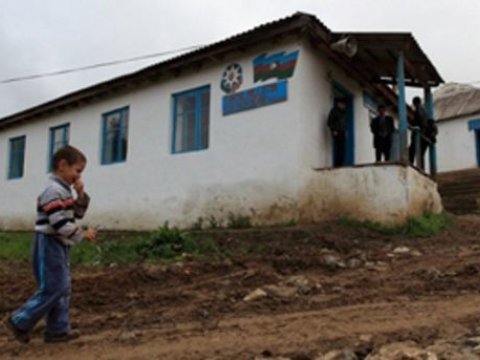 Başqa ailələrin uşaqları qaçqın məktəblərinə qəbul edilməyəcək - RƏSMİ