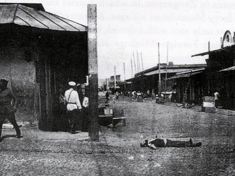 “Yerə sərilən çılpaq, ölü qadını canlı bir yavru əmməkdədir...”-Rəsulzadənin soyqırımı harayı