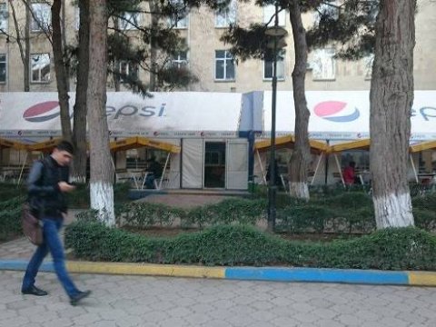 BDU-nun həyətindəki çayxana sökülüb - FOTO