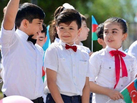 Bir neçə övladı eyni ildə I sinfə gedəcək valideyn nə etməlidir?-Cavab