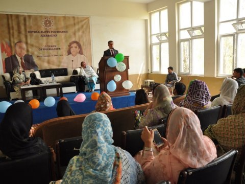 Heydər Əliyev Fondu Pakistanın qızlar məktəbinə hədiyyələr göndərib    