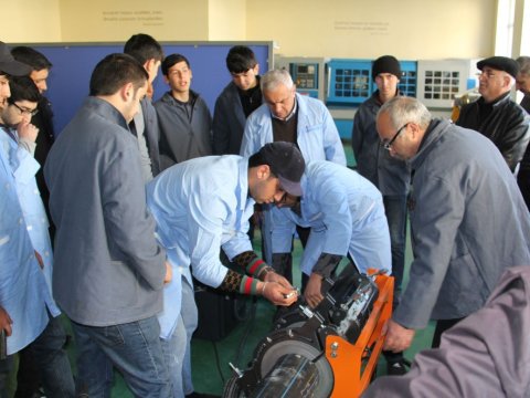 Peşə təhsil mərkəzində yerli və xarici ekspertlər tərəfindən təlimlər keçirilir