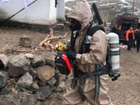 Şok olay: Bütün kənd təşviş içində - Əlini vuran zəhərlənir, şagirdlər təhlükədə