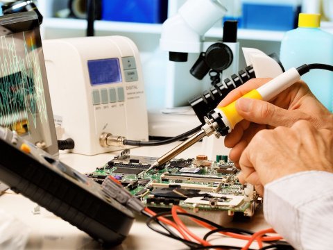 Televizor ustası lisey direktorunu aldadıb