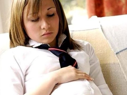 Səkkizinci sinif şagirdi hamilə olduğunu doğuş zamanı öyrəndi