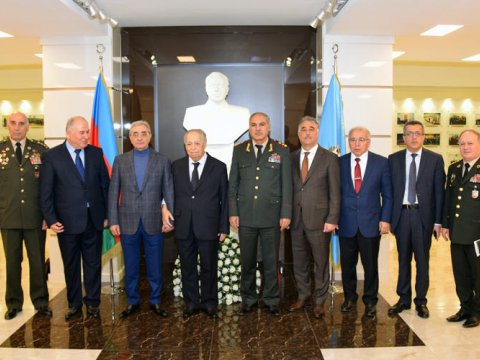 Universitetdə müharibə veteranları ilə görüş