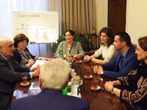 Rektor rumın alimlərlə müzakirə apardı
