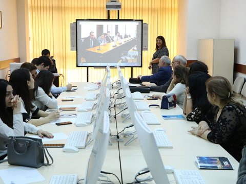 Azərbaycan Universitetində icmalarla sosial işin spesifik xüsusiyyətləri müzakirə olunub