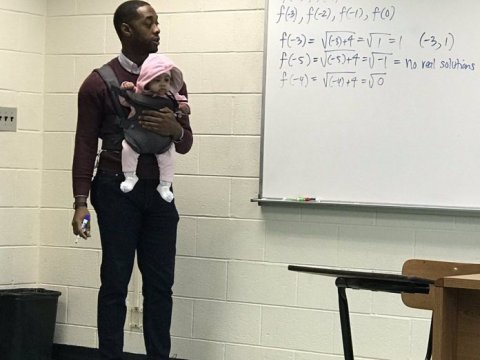 Professor dayə tapa bilməyən tələbəsinə belə kömək etdi - FOTO