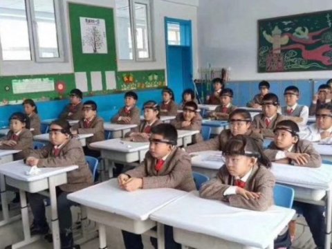 Çində şagirdlərin diqqətini ölçmək üçün xüsusi cihazdan istifadə edilir 