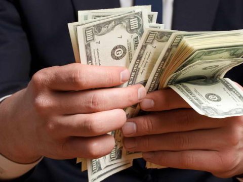 Məktəbi bazara döndərən valideynlər: “Bir-ikisi “Whatsapp” qrupu açıb, məcburi pul yığırlar”  