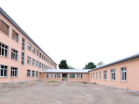 Yıxılaraq xəstəxanaya yerləşdirilən şagird bu gün evə buraxılacaq