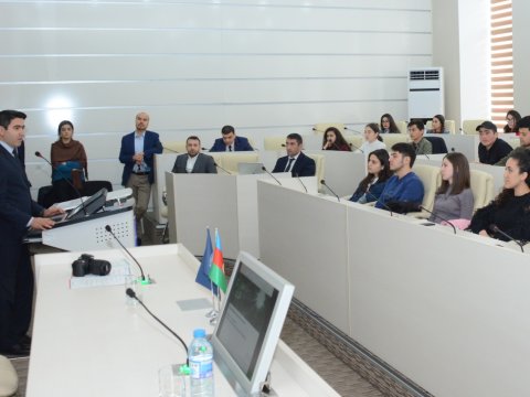 Citibank nümayəndəsi UNEC-də təqdimat keçirib   