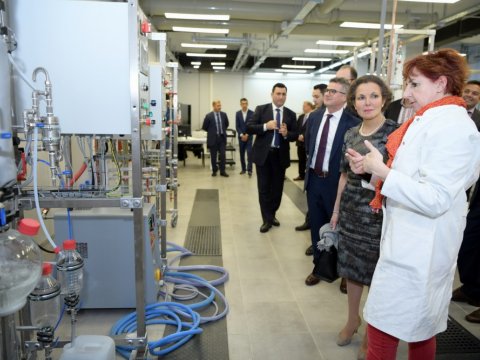 Azərbaycan-Fransız Universitetinin gələcək superkompüterinin təqdimatı olub
