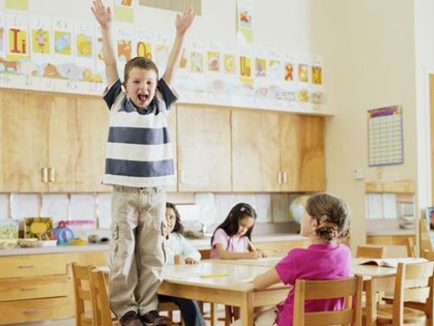 Sinifdə hiperaktiv uşaqları ram etməyin yolları - Psixoloq məsləhəti