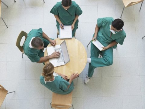 “Bizdəki rezidentura təhsilini başqa ölkələrlə müqayisə etmək mümkün deyil, çox şikayət eşidirəm”- “Ağ xalatlı” problem