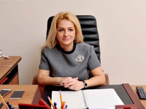 İnternat məktəbinin direktoru Leyla Ucalı məktəbə dəvət etdi
