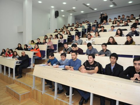 “Dərsdə tələbələrlə heç bir ünsiyyət qurmadan mühazirəni oxuyurduq, onlar  da yazırdılar” - Deputat  